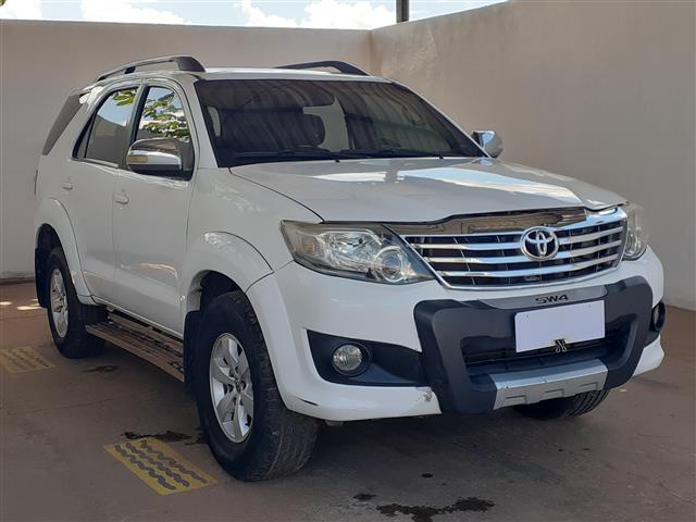 TOYOTA HILUX SW4 4X2SR 2015